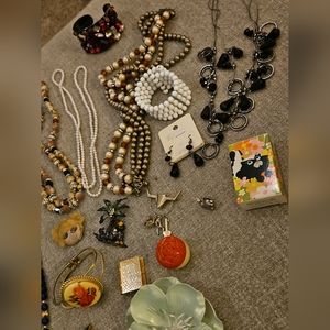 Vintage jewelry lot